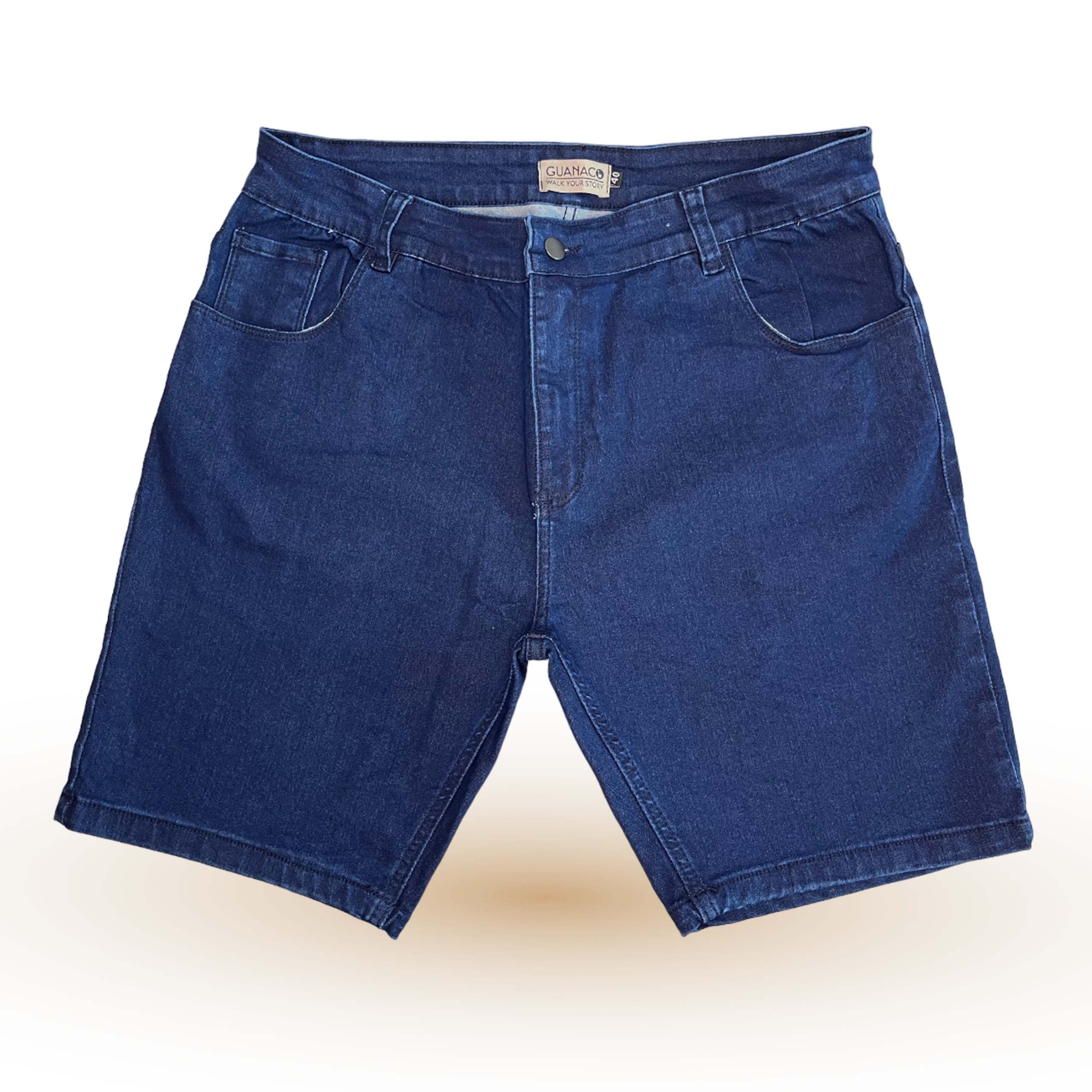 Bermuda corte americano confeccionada en jean elastizado con bolsillos delanteros redondos y bolsillos traseros clásicos.