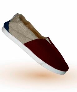 Alpargatas de diseño Tus Guanaco Interior forrado en tela de corderito. Elástico reforzado. Lona hipoalergénica. Suela super flexible, confortable y resistente. Menos de 250 gr. el par. Ajuste anatómico a tus pies.
