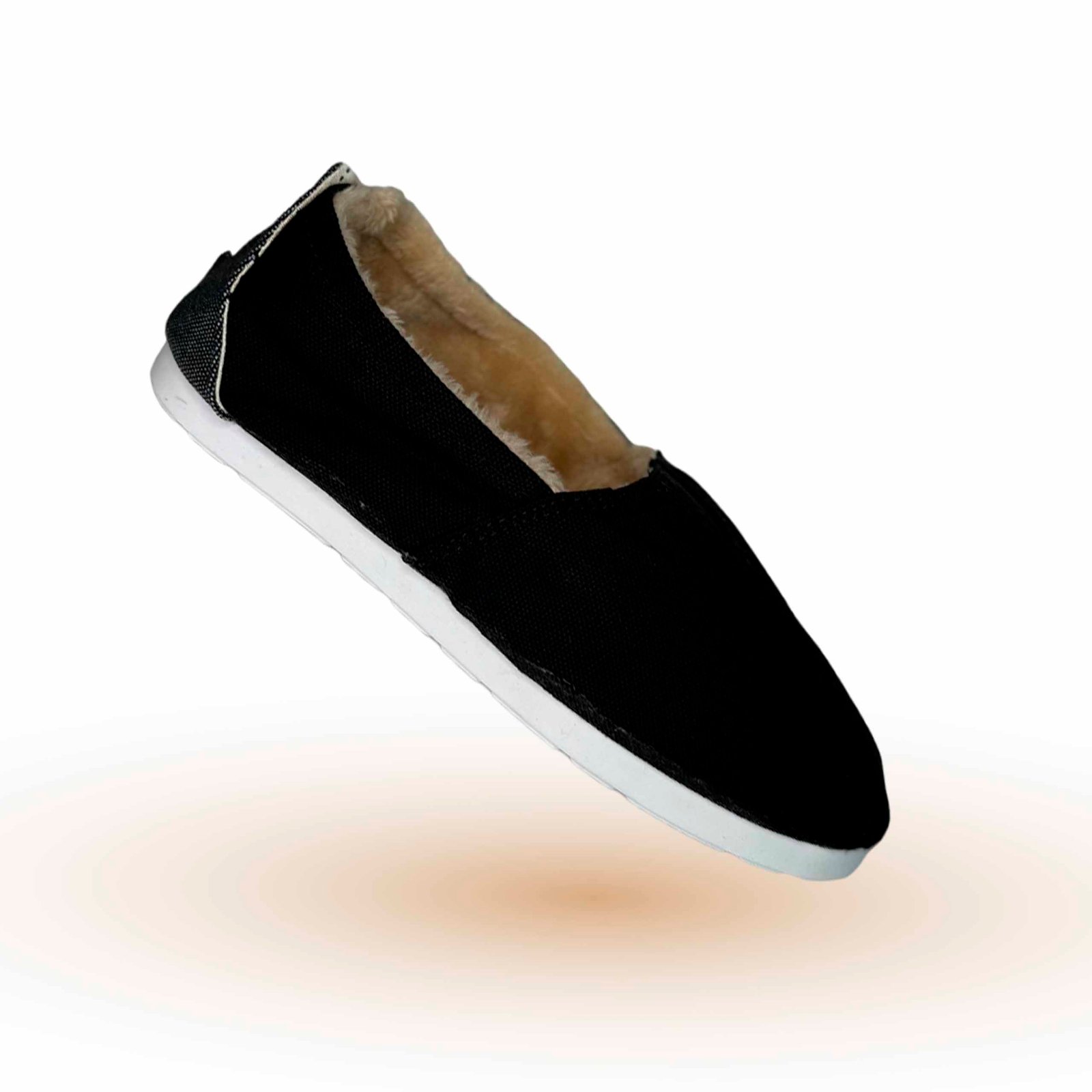 Alpargatas de diseño Tus Guanaco Interior forrado en tela de corderito. Elástico reforzado. Lona hipoalergénica. Suela super flexible, confortable y resistente. Menos de 250 gr. el par. Ajuste anatómico a tus pies.