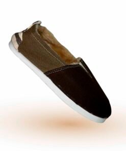Alpargatas de diseño Tus Guanaco Interior forrado en tela de corderito. Elástico reforzado. Lona hipoalergénica. Suela super flexible, confortable y resistente. Menos de 250 gr. el par. Ajuste anatómico a tus pies.