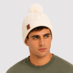 GORRO POMPON DE LANA FORRADO CON MICROPIEL CRUDO - Imagen 2